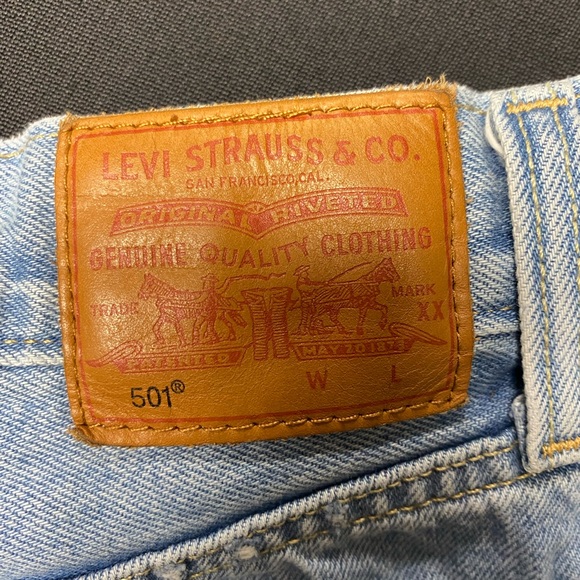 Levi’s 501 Shorts - Picture 4 of 7